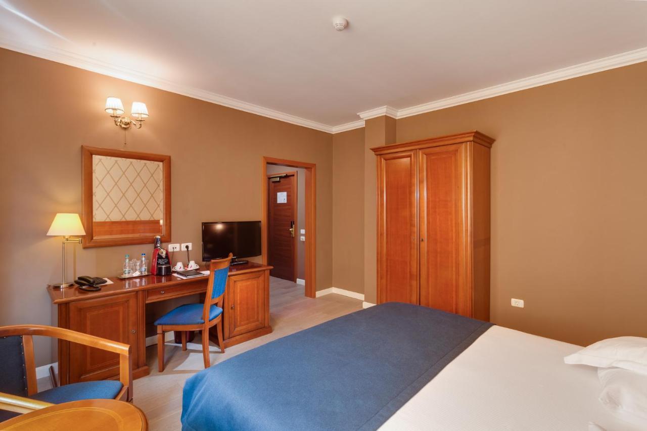 Hotel Opera Plaza Cluj-Napoca Extérieur photo